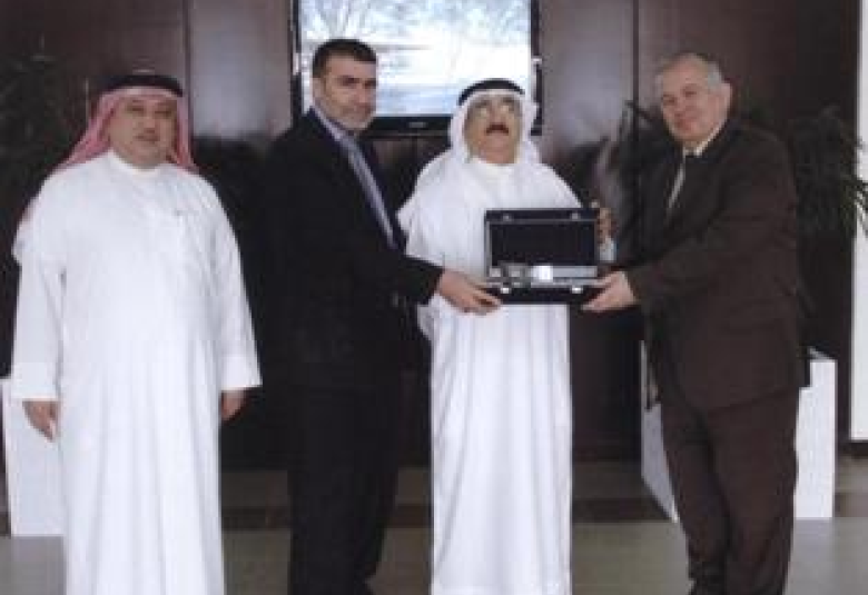 
<span>العالمي للوسطية يسلم درع المنتدى لمستشار ملك البحرين الدكتور محمد عبد الغفار</span>
