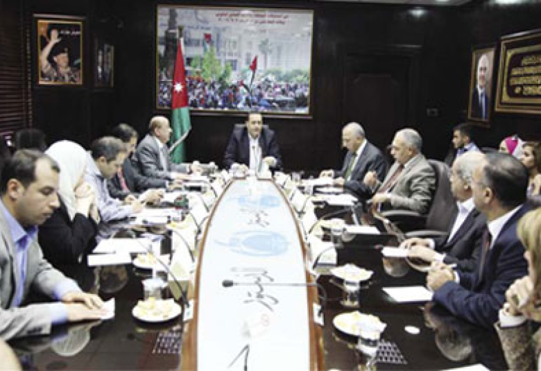 
<span>المهندس مروان الفاعوري يشارك في ندوة نقاشية حول "عنف الطالب الجامعي.. المواجهة والعلاج"</span>
