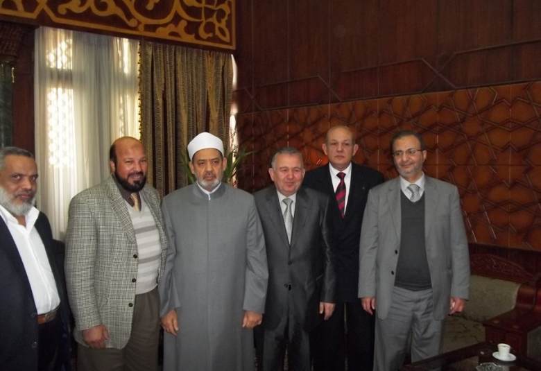 
<span>وفد العالمي للوسطية يلتقي بشيخ الأزهر ومفتي الديار المصرية</span>
