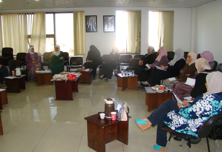 
<span>صديقات المنتدى يناقش " إضاءات قرآنية للمرأة العصرية "</span>
