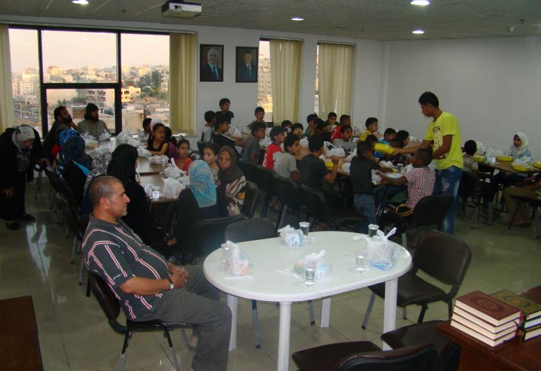 
<span>المنتدى العالمي للوسطية يقيم حفل إفطار لجمعية أيتام البقعة</span>
