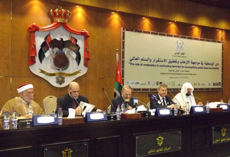 
<span>علماء يؤكدون على ضرورة خطاب الاخر"الارهاببين وتوجيه الخطاب للشباب</span>
