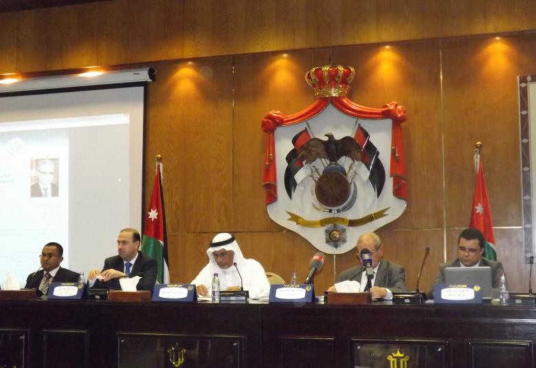 
<span> الجلسةالثالثة تؤكد على ان الفقر والبطالة والقرارات الدولية من اسباب التطرف والارهاب</span>
