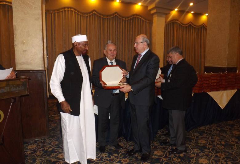 
<span>توزيع الدروع التقديرية </span>
