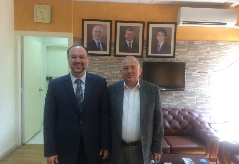 
<span>الامين العام يزور كلية الشريعة بالجامعة الاردنية</span>
