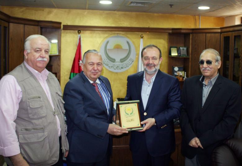 
<span>الأمين العام يستقبل وزير الشؤون الدينية التركي السابق</span>
