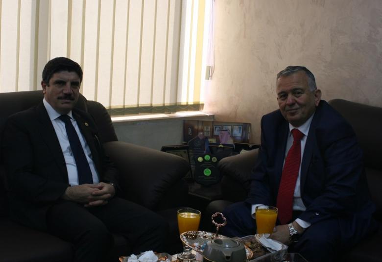 
<span>الفاعوري يلتقي نائب أمين عام حزب العدالة التركي</span>
