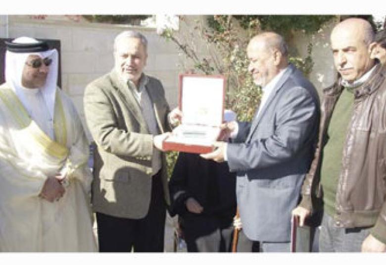 
<span>وزير الأوقاف يكرم عدداً من المحسنين في السلط</span>
