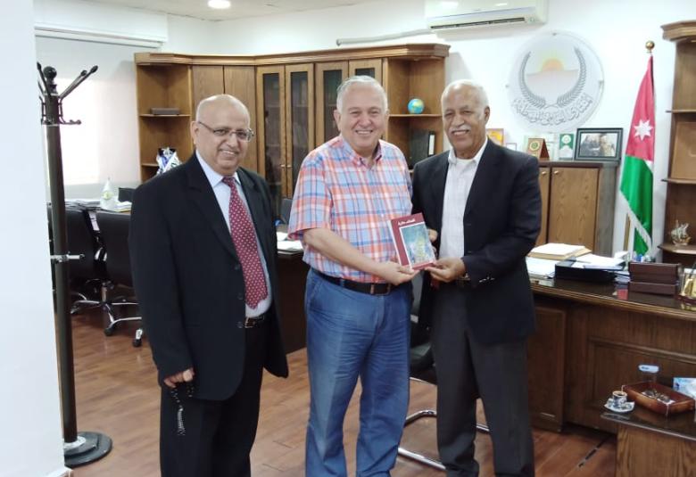 
<span>الفاعوري يستقبل الشاعر الاستاذ عبدالرحمن المبيضين</span>
