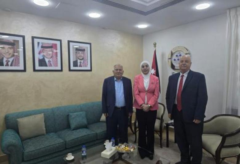 
<span>الفاعوري يلتفي مع معالي وزيرة التنمية الاجتماعية</span>
